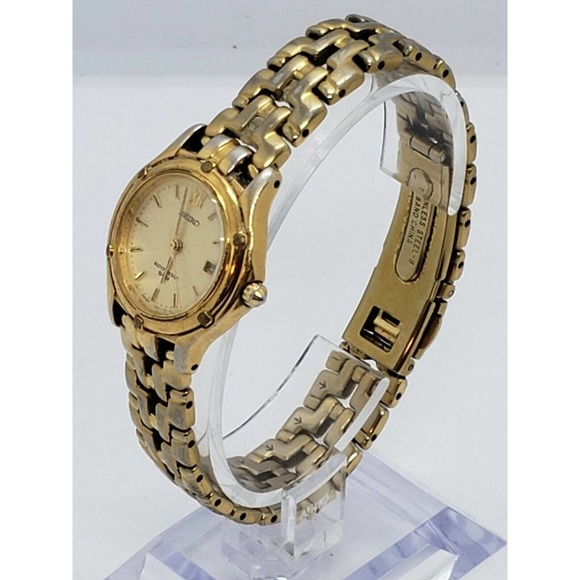 Seiko Women\'s Gold Tone 28mm 7n82-0599 main image 5